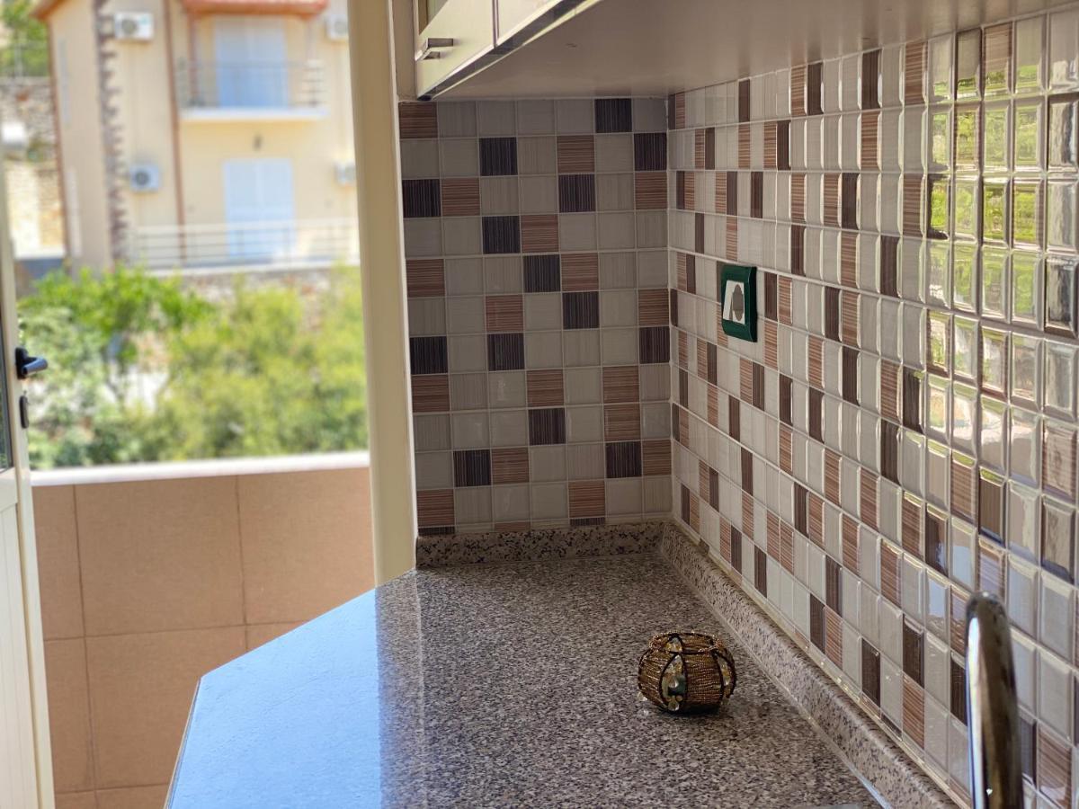 88 Apartment Himare Eksteriør bilde