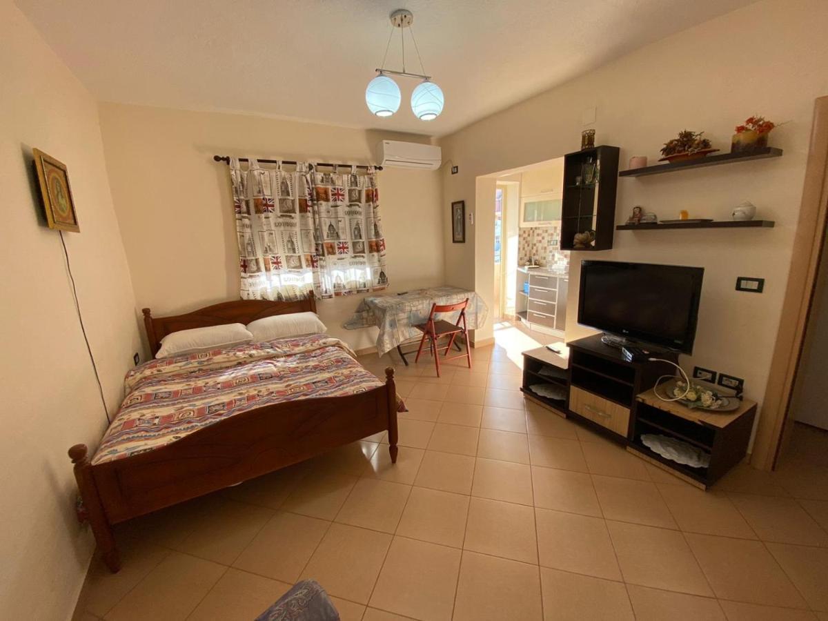 88 Apartment Himare Eksteriør bilde
