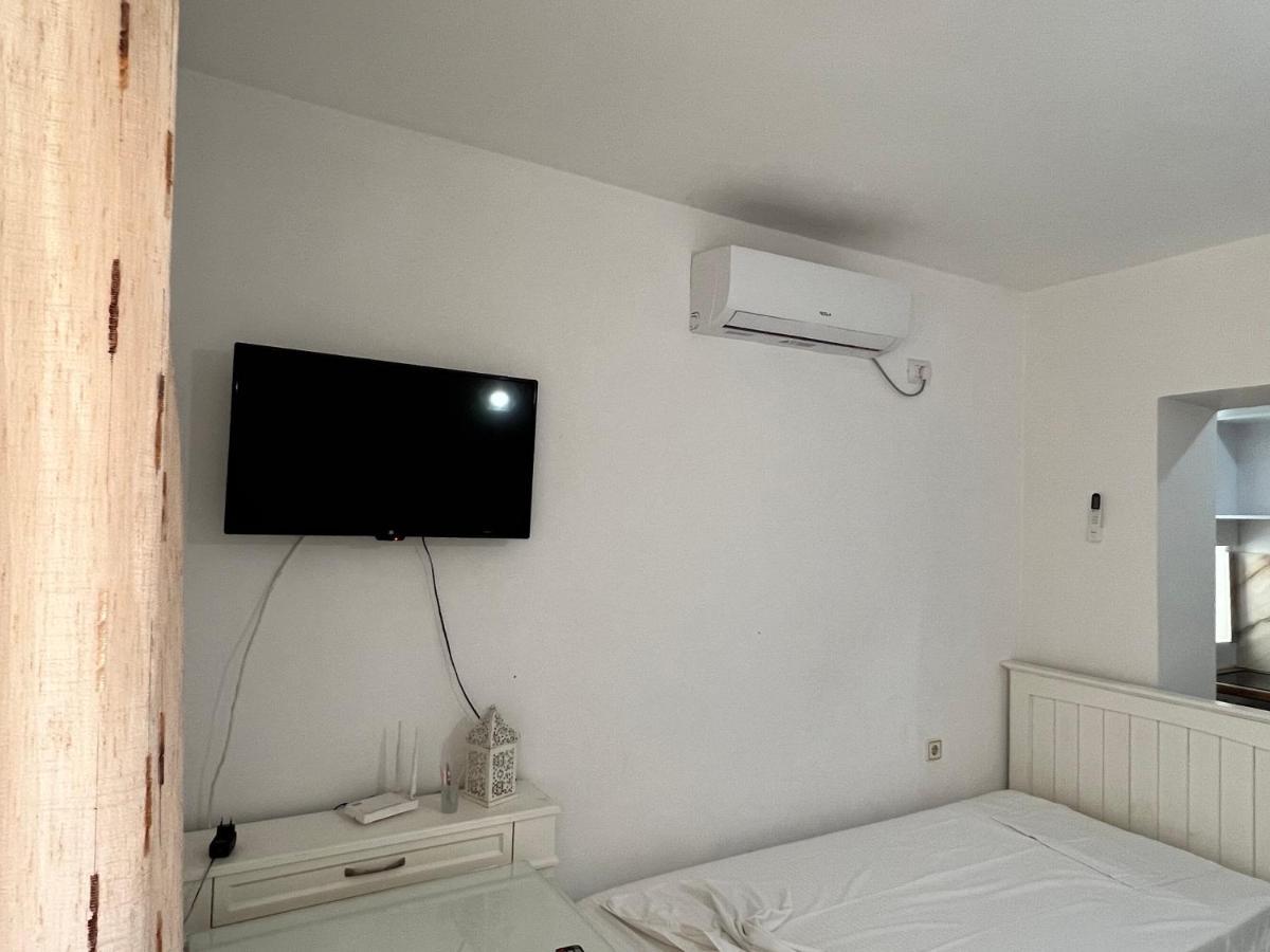 88 Apartment Himare Eksteriør bilde